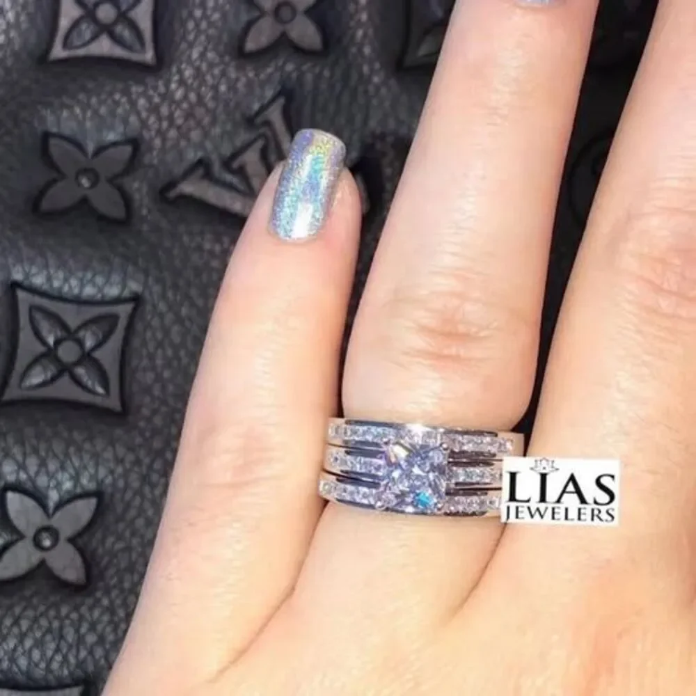 New 18k white gold wedding ring set